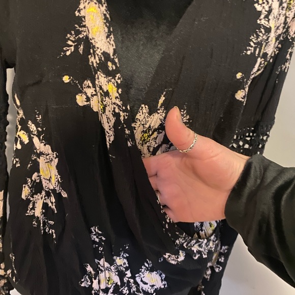 LoveStitch Top Size Small - Picture 5 of 7